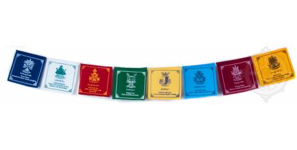 Tibetaanse gebedsvlaggen van hoge kwaliteit katoen, ecologisch, voor een lange tijd (minstens twee jaar buiten). Het gebruikte katoen is een badstof (Terry Cotton), die op natuurlijke wijze een grote hoeveelheid water absorbeert en daardoor de gebedsvlag beter bestand maakt tegen het weer.